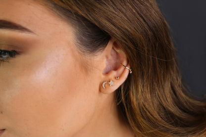 14K Gold Diamond Shaker Ear Cuff | Single Bezel-Set Diamond